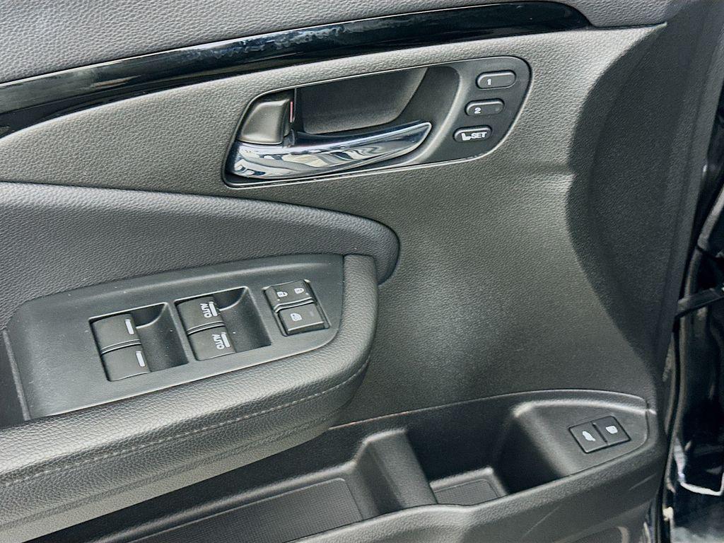 used 2022 Honda Pilot car, priced at $25,700