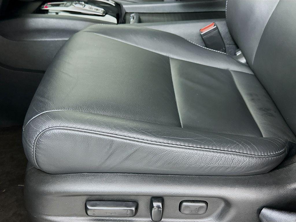 used 2022 Honda Pilot car, priced at $25,700