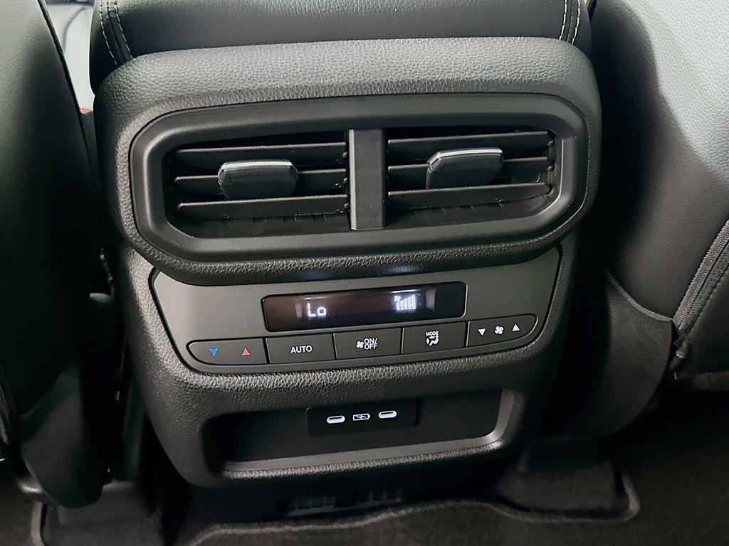 new 2025 Honda Pilot car, priced at $52,950
