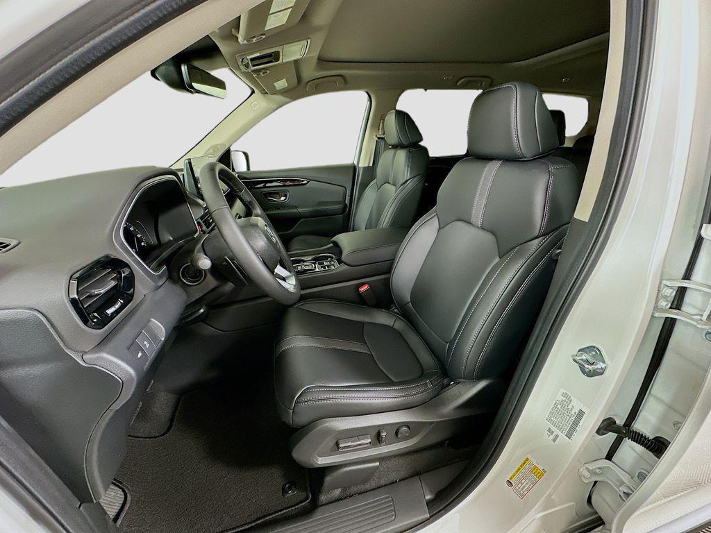 new 2025 Honda Pilot car, priced at $51,550