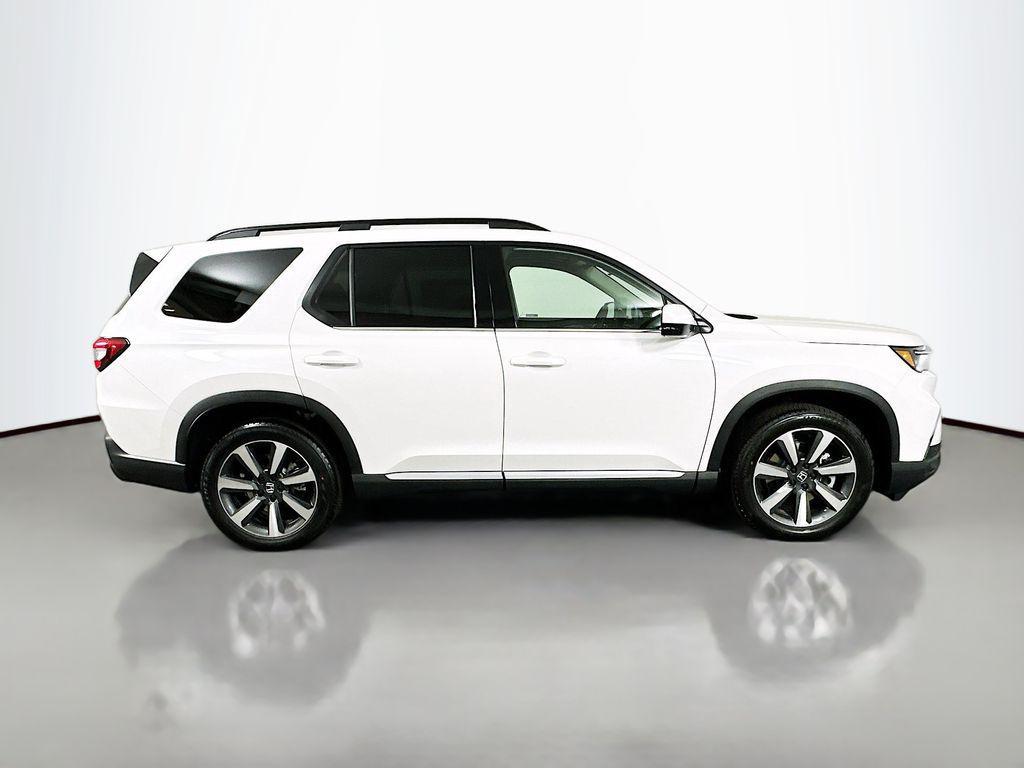 new 2025 Honda Pilot car, priced at $51,550