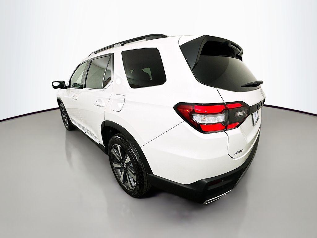 new 2025 Honda Pilot car, priced at $51,550