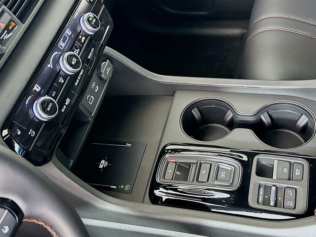 new 2025 Honda Pilot car, priced at $51,305