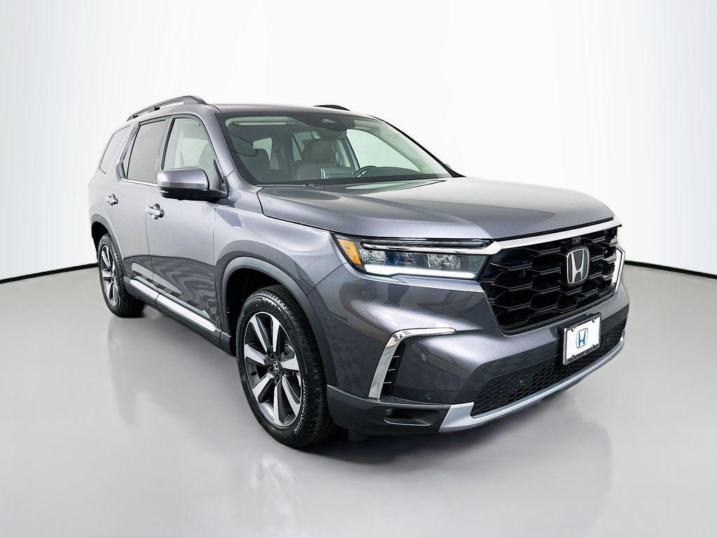 new 2025 Honda Pilot car, priced at $54,575