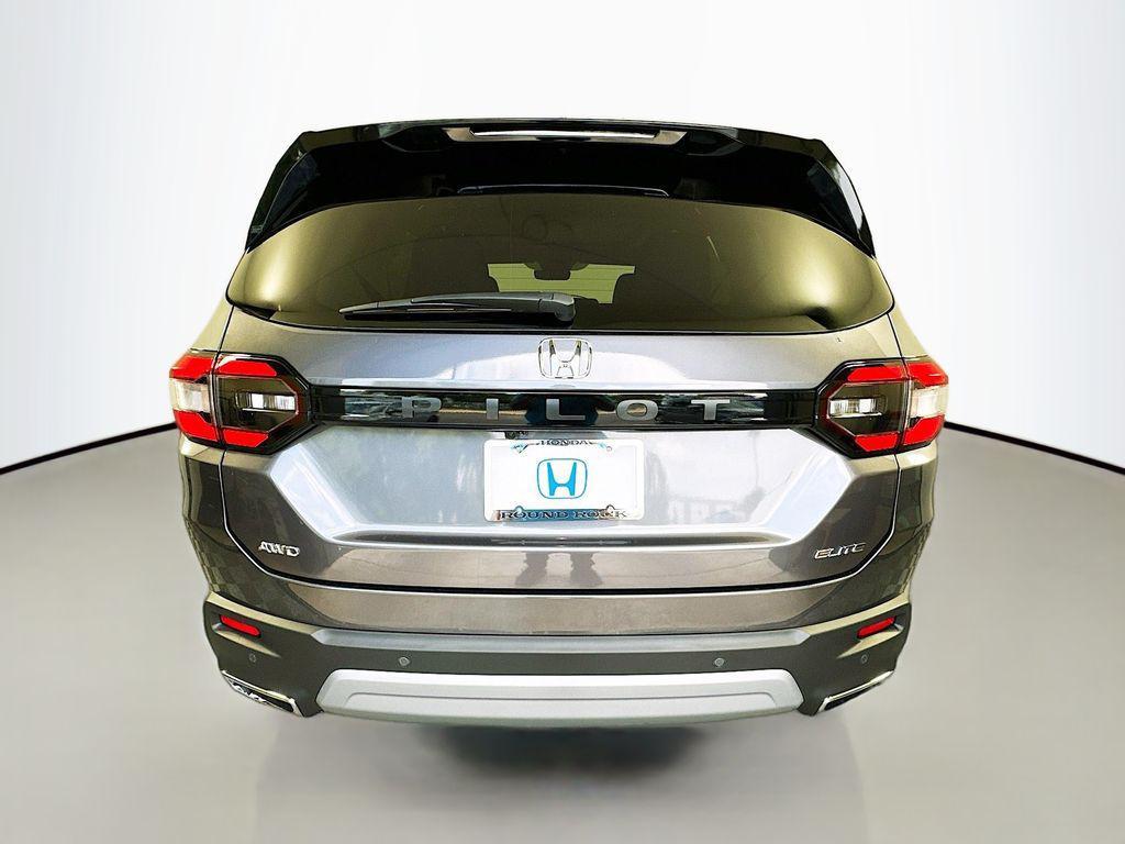 new 2025 Honda Pilot car, priced at $52,950