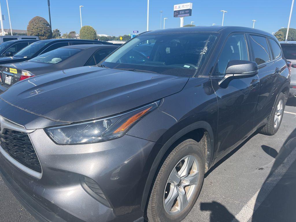 used 2023 Toyota Highlander car, priced at $31,900