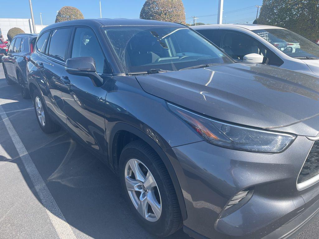 used 2023 Toyota Highlander car, priced at $31,900