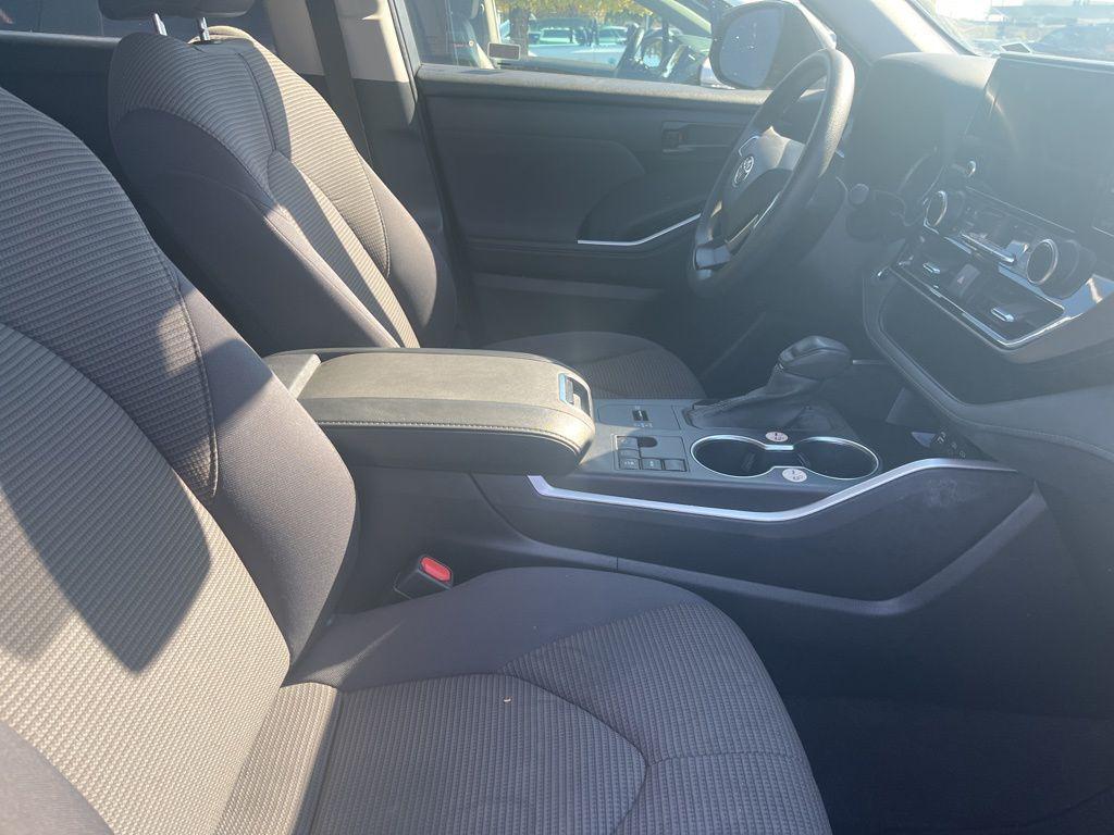 used 2023 Toyota Highlander car, priced at $31,900