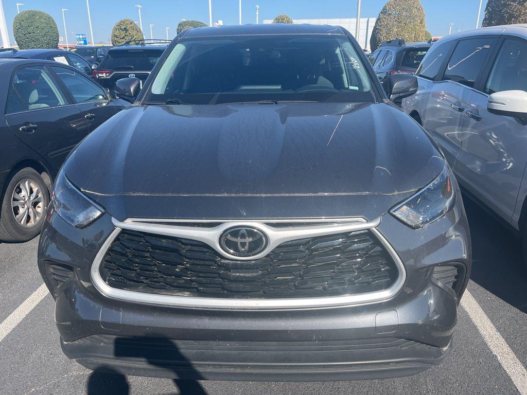 used 2023 Toyota Highlander car, priced at $31,900