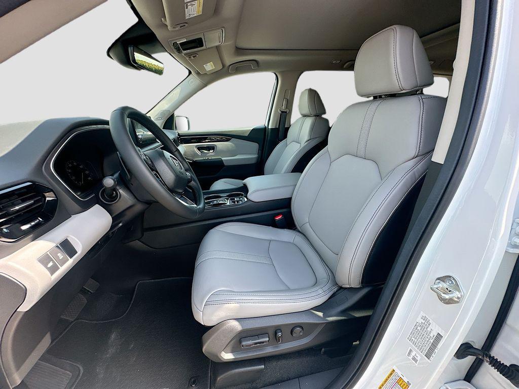 new 2025 Honda Pilot car, priced at $53,225