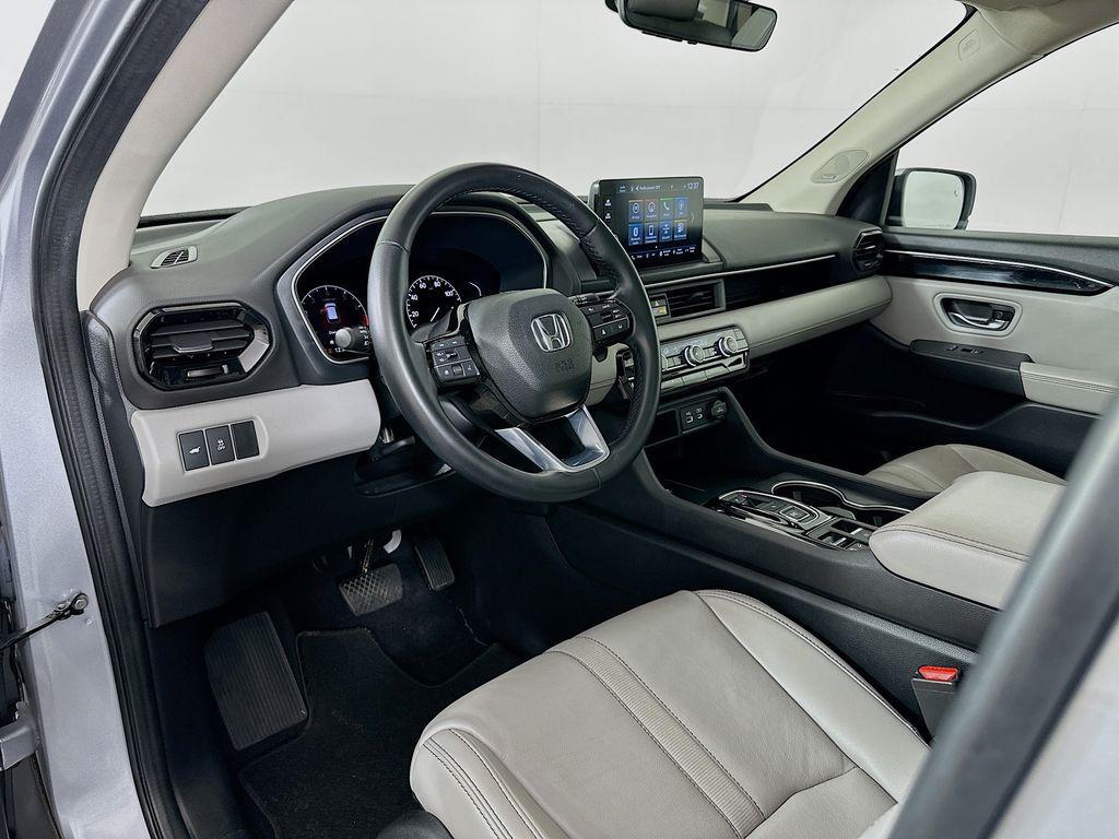 used 2023 Honda Pilot car, priced at $37,800