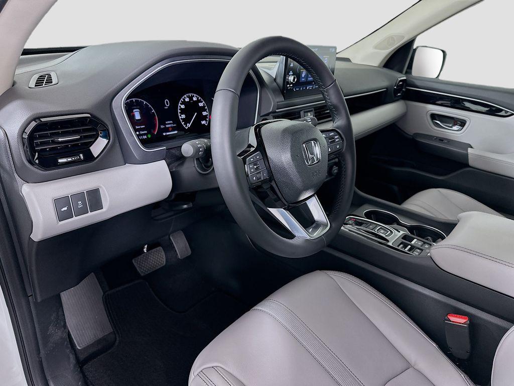 new 2025 Honda Pilot car, priced at $46,180