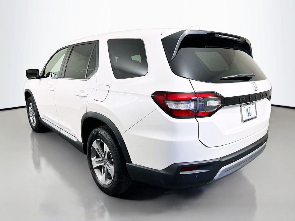 new 2025 Honda Pilot car, priced at $46,180