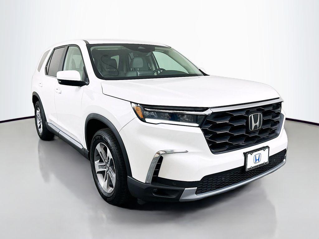 new 2025 Honda Pilot car, priced at $46,180