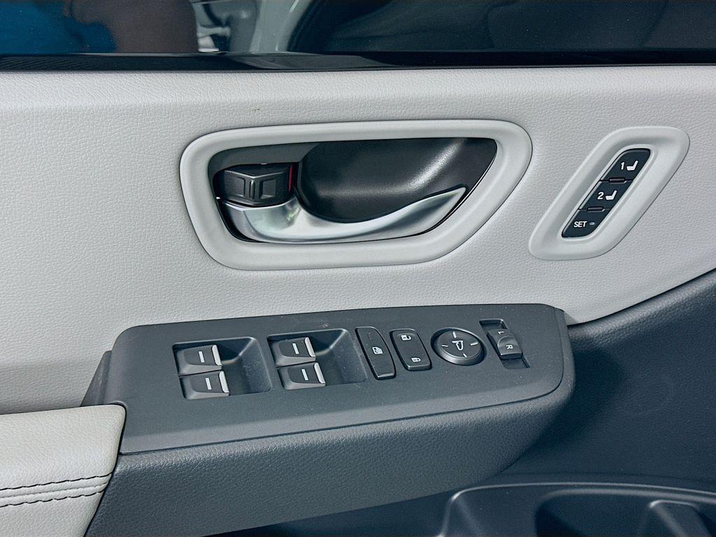 new 2025 Honda Pilot car, priced at $46,180