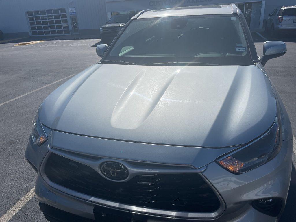 used 2024 Toyota Highlander car, priced at $37,800