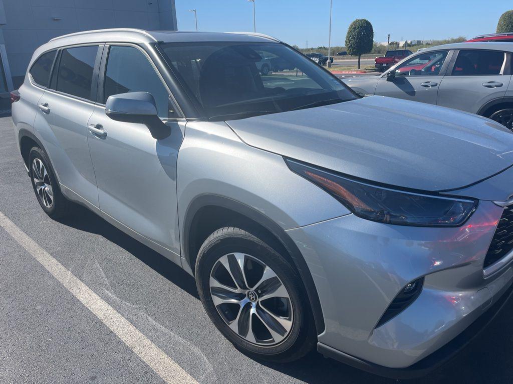 used 2024 Toyota Highlander car, priced at $37,800