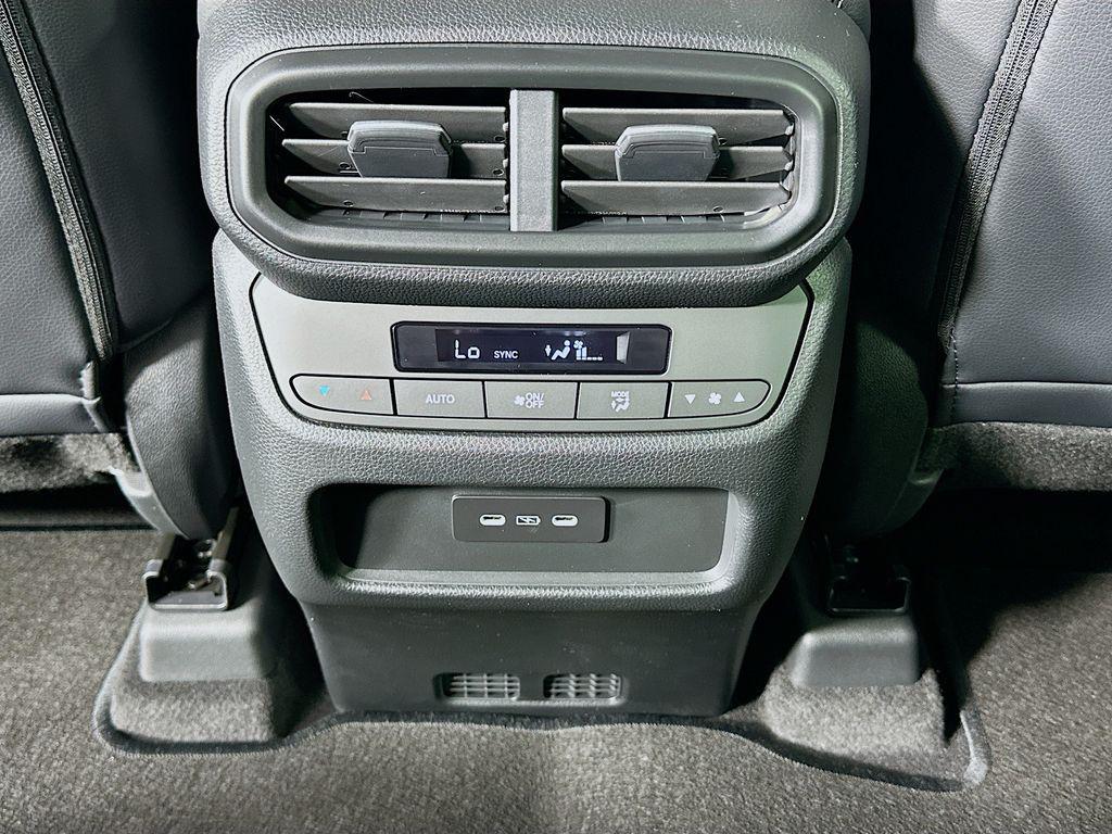 new 2025 Honda Pilot car, priced at $45,725