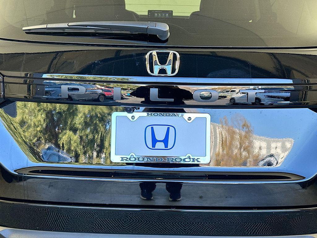 new 2025 Honda Pilot car, priced at $45,725