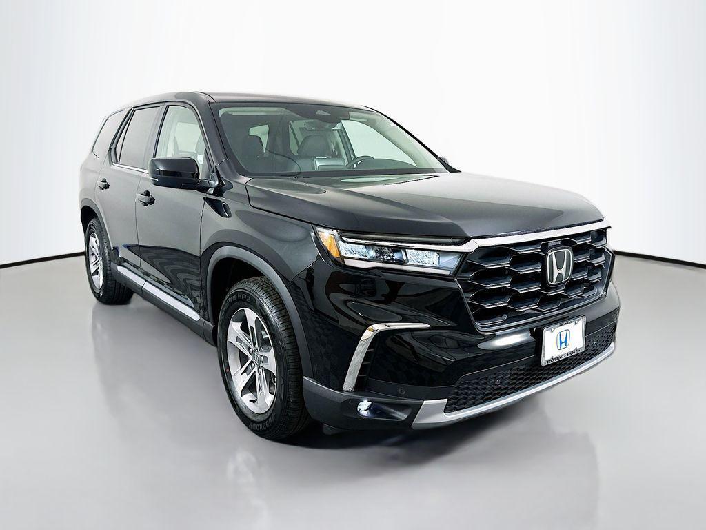 new 2025 Honda Pilot car, priced at $45,725