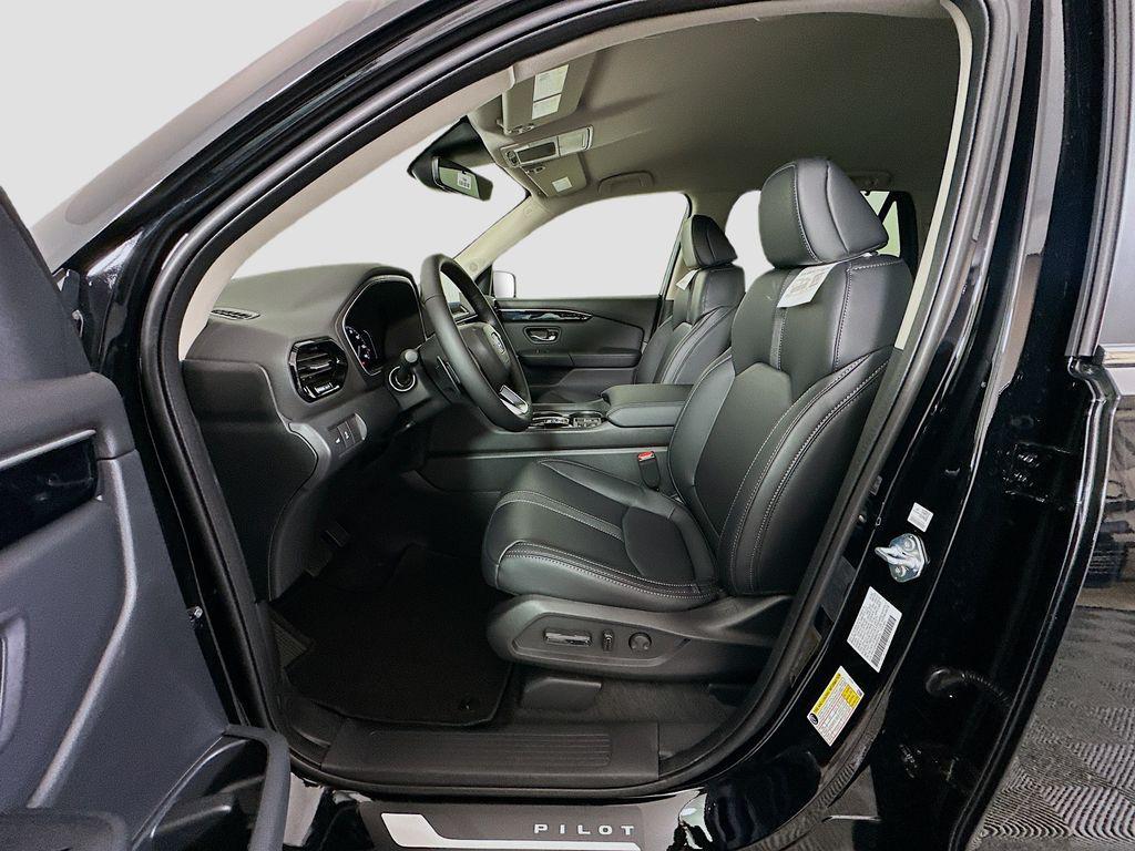 new 2025 Honda Pilot car, priced at $45,725