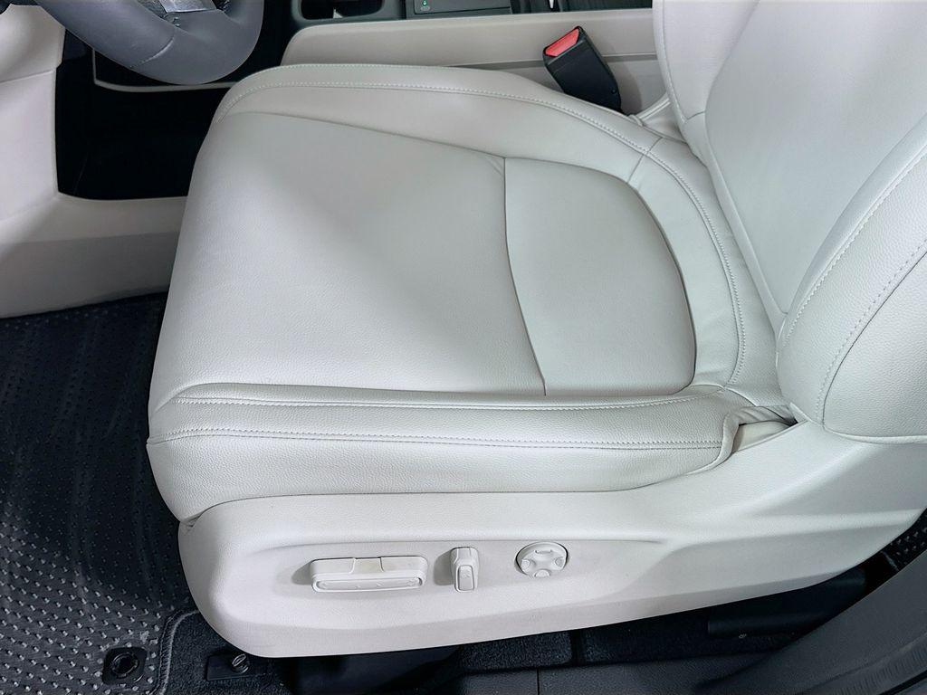 new 2026 Honda Odyssey car, priced at $44,290