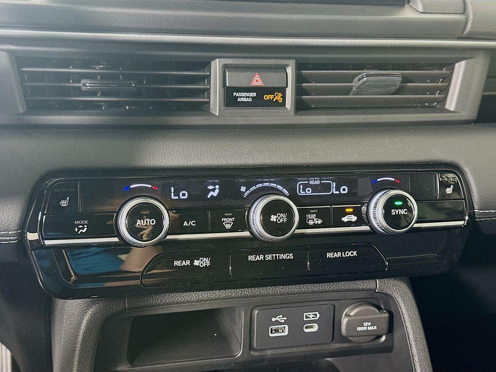 new 2025 Honda Pilot car, priced at $49,450