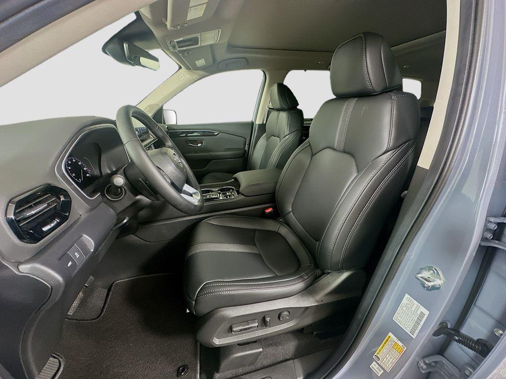 new 2025 Honda Pilot car, priced at $49,450