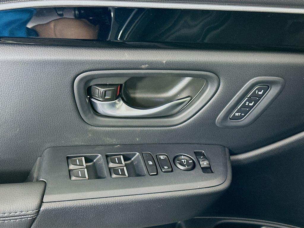 new 2025 Honda Pilot car, priced at $52,995