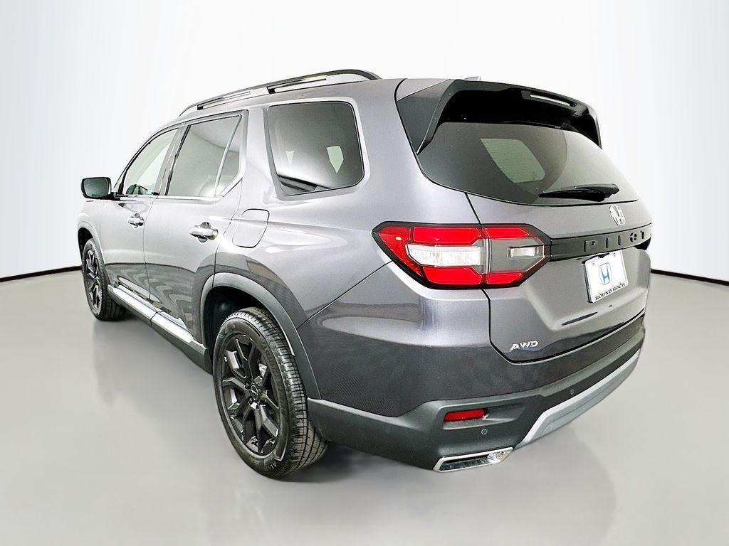 new 2025 Honda Pilot car, priced at $52,995