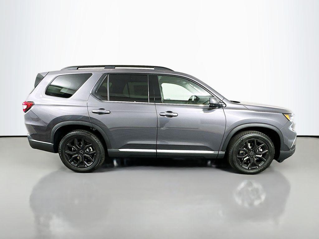 new 2025 Honda Pilot car, priced at $52,995