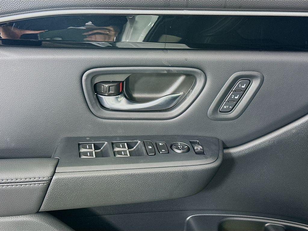 new 2025 Honda Pilot car, priced at $52,280