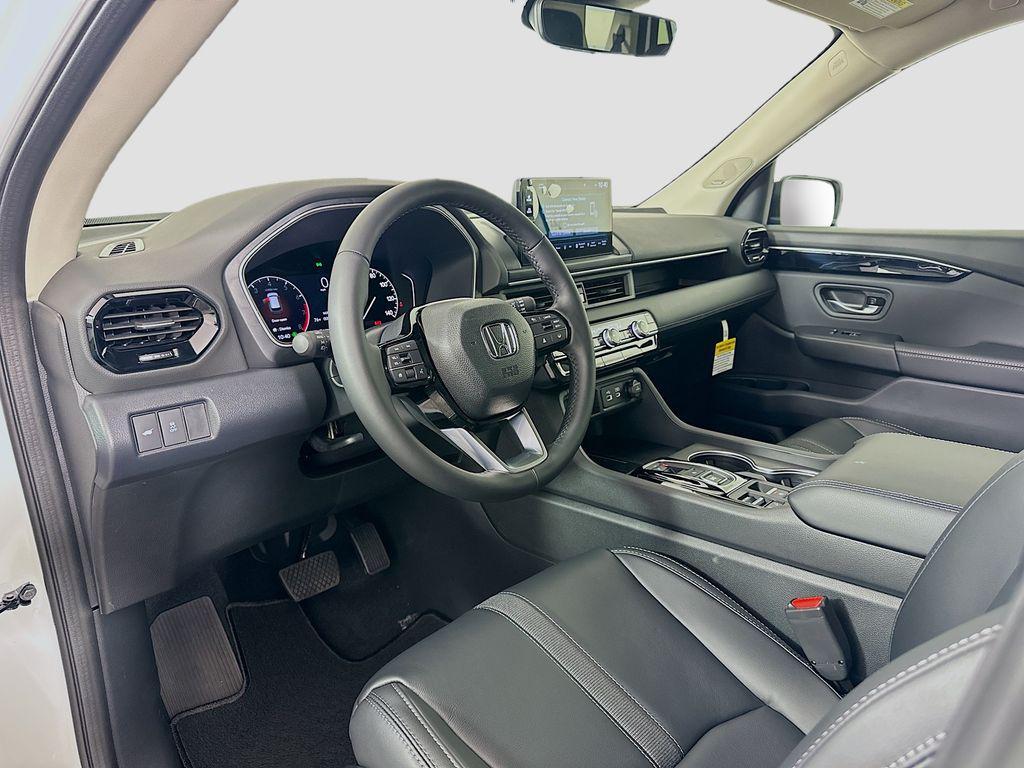 new 2025 Honda Pilot car, priced at $52,280