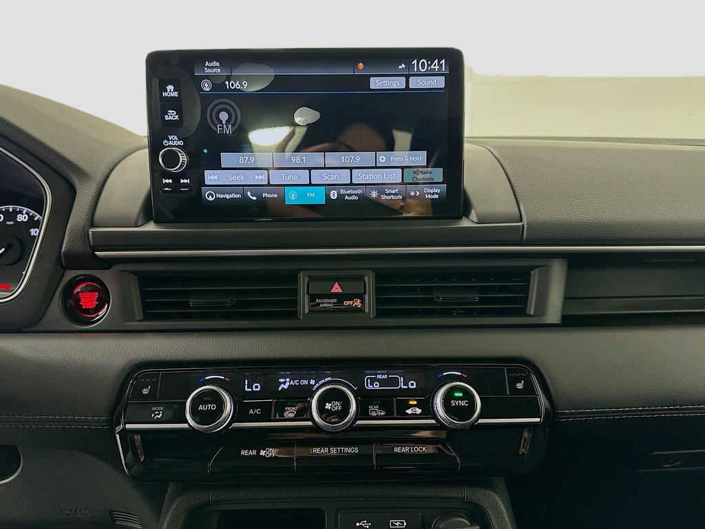 new 2025 Honda Pilot car, priced at $52,280