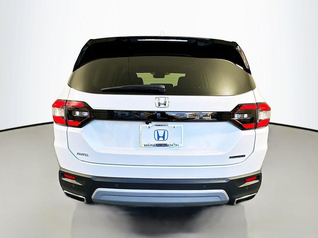 new 2025 Honda Pilot car, priced at $52,280