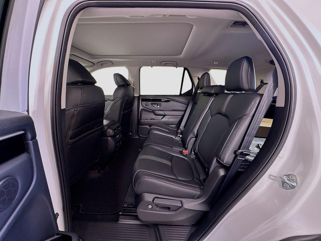 new 2025 Honda Pilot car, priced at $52,280