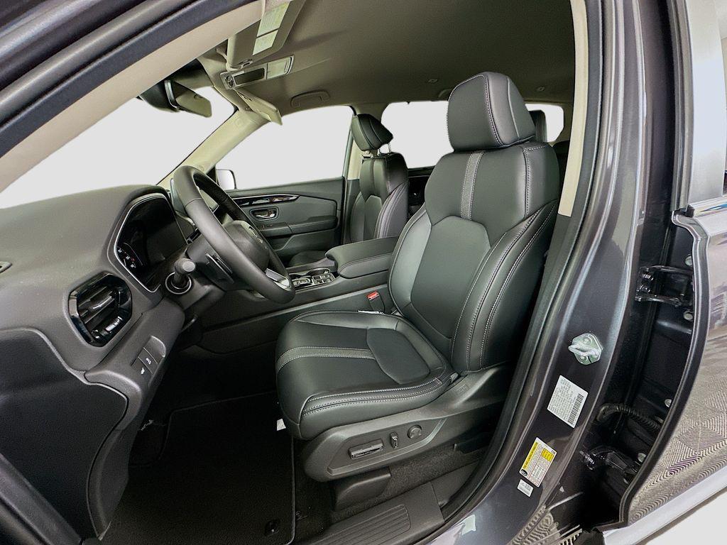new 2025 Honda Pilot car, priced at $47,095