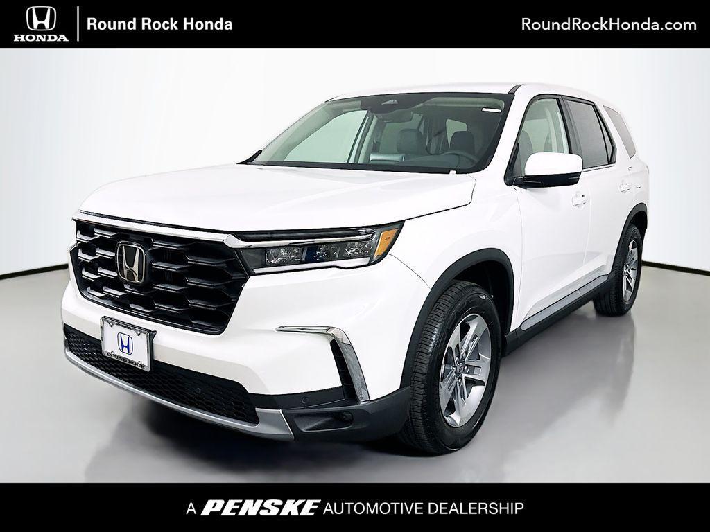 new 2025 Honda Pilot car, priced at $45,450