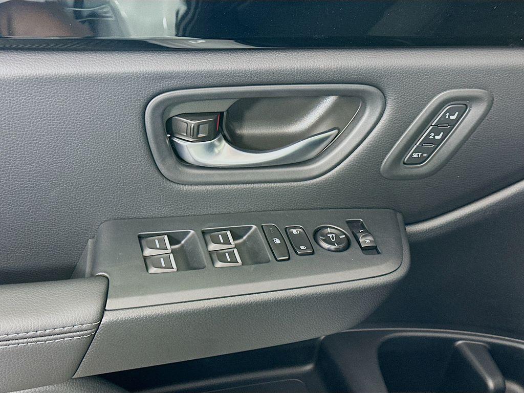 new 2025 Honda Pilot car, priced at $45,450