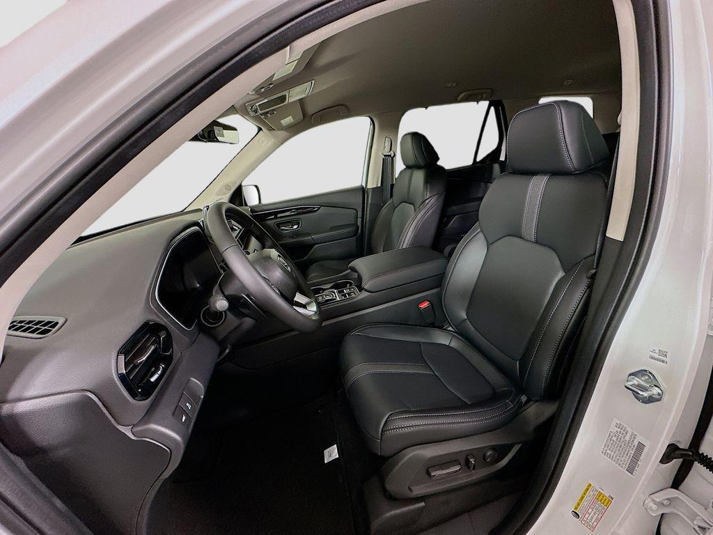 new 2025 Honda Pilot car, priced at $45,450