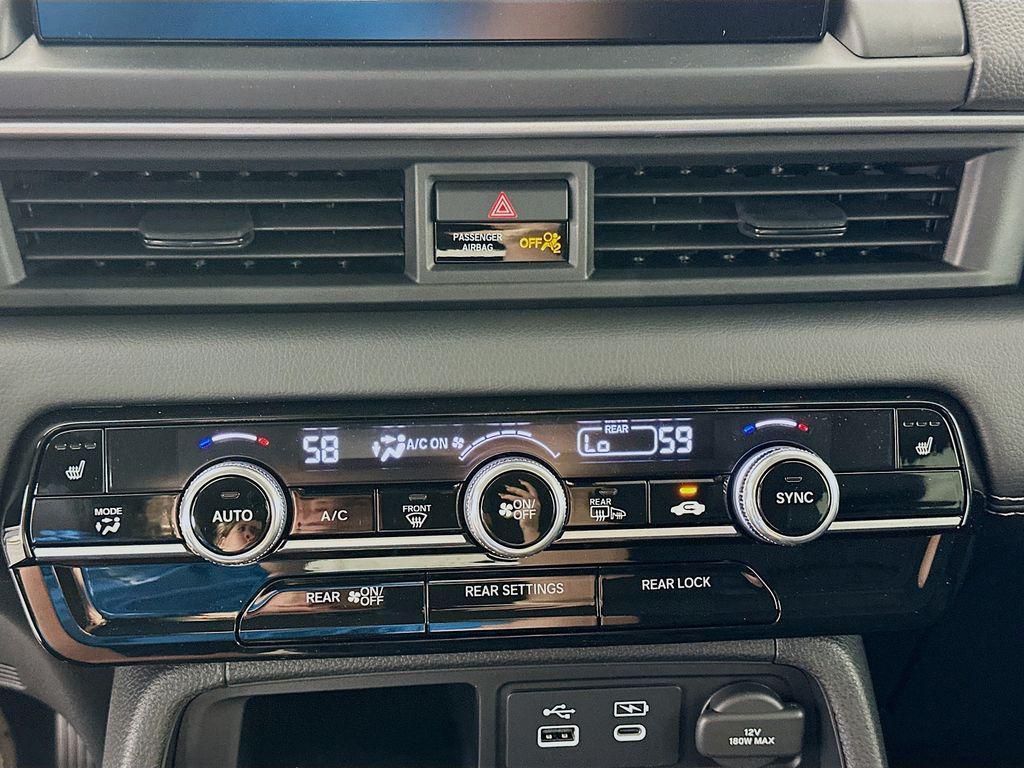 new 2025 Honda Pilot car, priced at $45,450