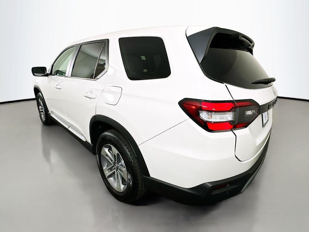 new 2025 Honda Pilot car, priced at $45,450