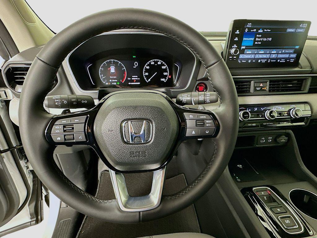 new 2025 Honda Pilot car, priced at $45,450