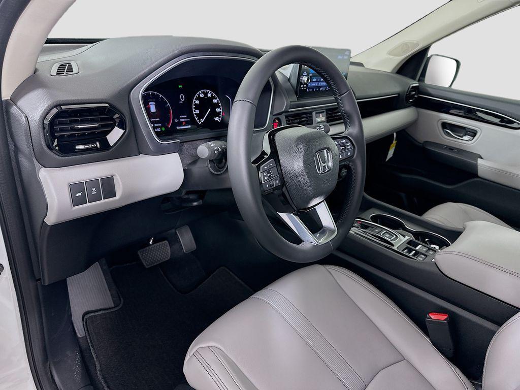 new 2025 Honda Pilot car, priced at $45,450
