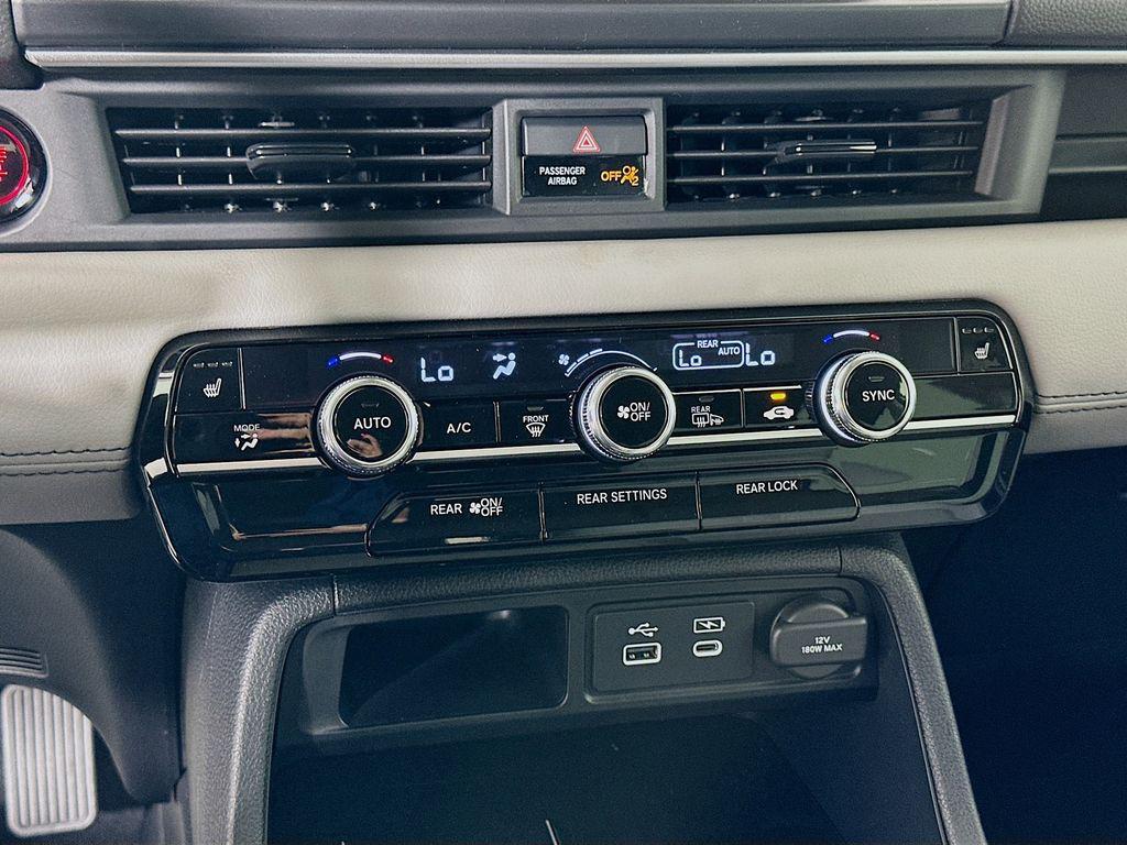 new 2025 Honda Pilot car, priced at $45,450