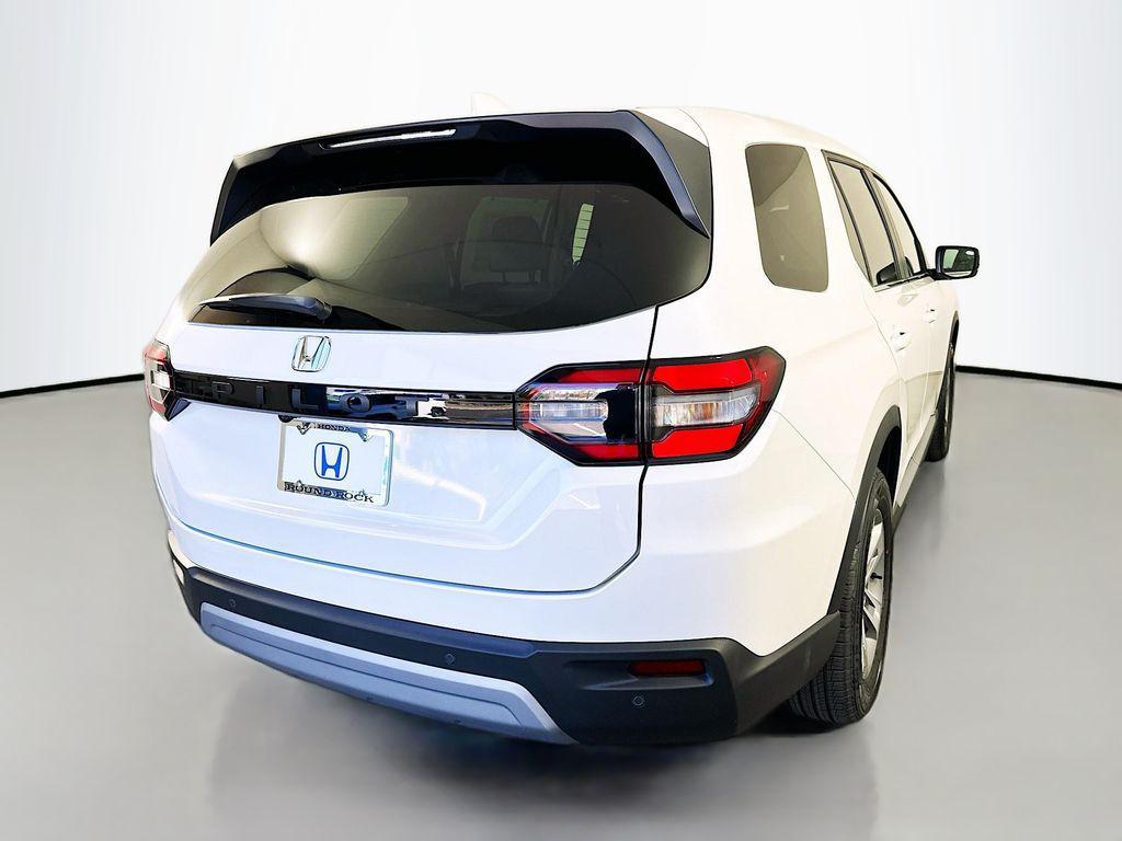 new 2025 Honda Pilot car, priced at $45,450