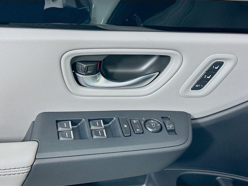 new 2025 Honda Pilot car, priced at $45,450