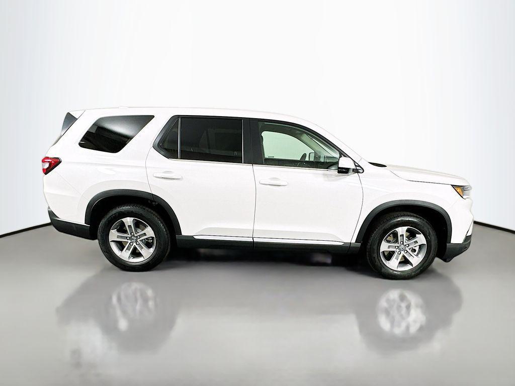 new 2025 Honda Pilot car, priced at $45,450