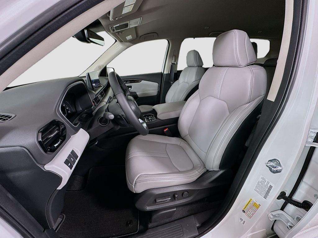 new 2025 Honda Pilot car, priced at $45,450