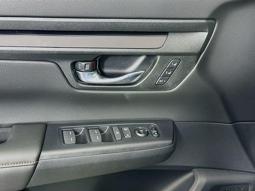 new 2026 Honda CR-V Hybrid car, priced at $40,175